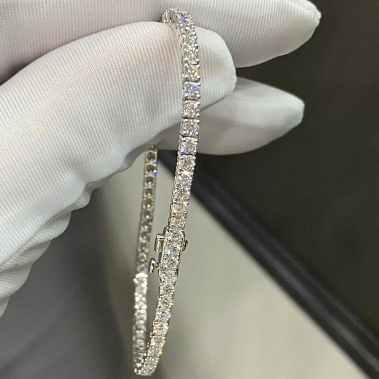 Affordable Luxury Jewelry Each 0.05-carat Round Lab Grown Diamond Tennis Bracelet