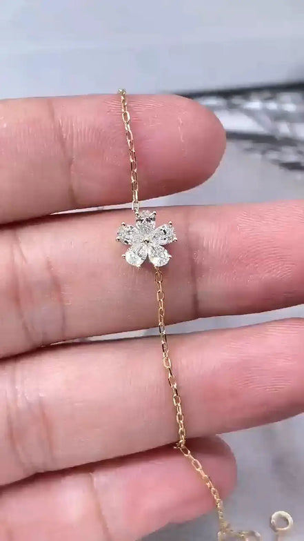 Affordable Luxury Jewelry 0.5 ctw Pear-Shaped Floral Lab Diamonds Bracelet 18K Gold