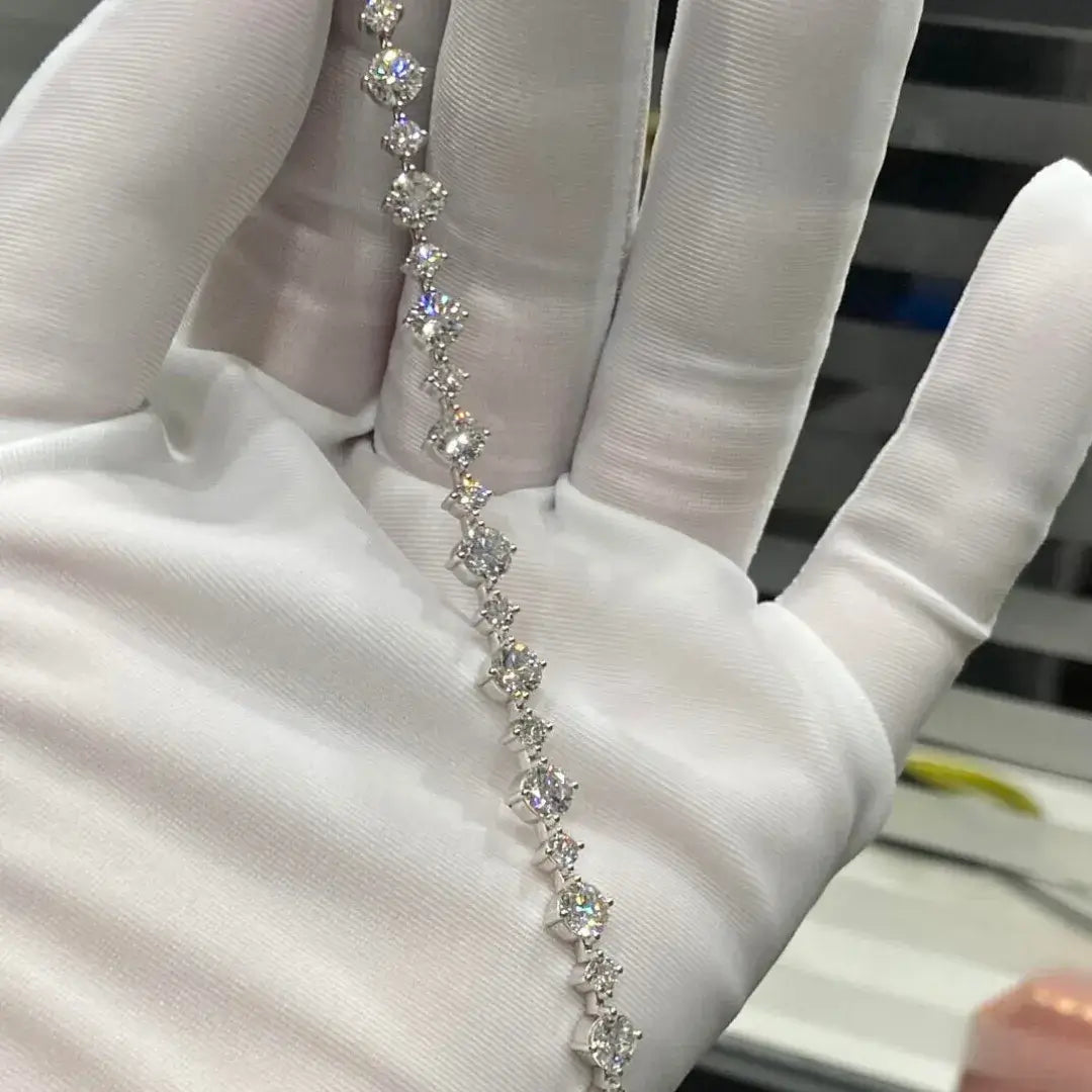 Affordable Luxury Jewelry Each 0.1-carat 0.4-carat Lab-Grown Diamond Graduated Bracelet