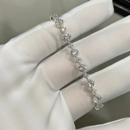 Affordable Luxury Jewelry Each 0.1-carat 0.4-carat Lab-Grown Diamond Graduated Bracelet