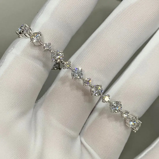 Affordable Luxury Jewelry Each 0.1-carat 0.4-carat Lab-Grown Diamond Graduated Bracelet