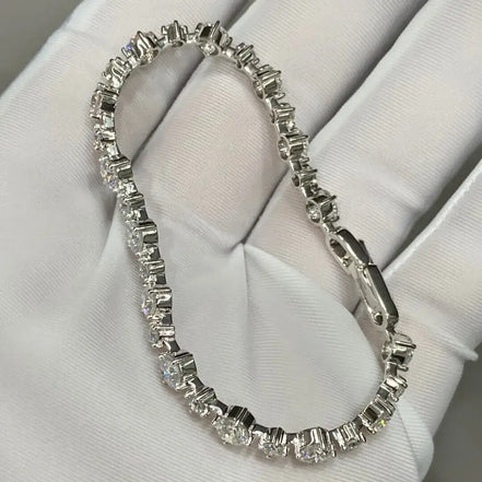 Affordable Luxury Jewelry Each 0.1-carat 0.4-carat Lab-Grown Diamond Graduated Bracelet