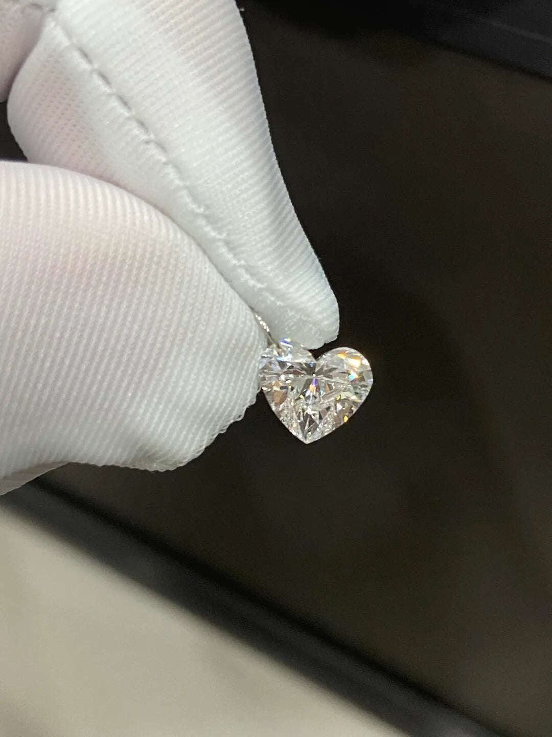 Affordable Luxury Jewelry 1 Carat Heart Shape Drilled Lab Grown Diamond Pendant