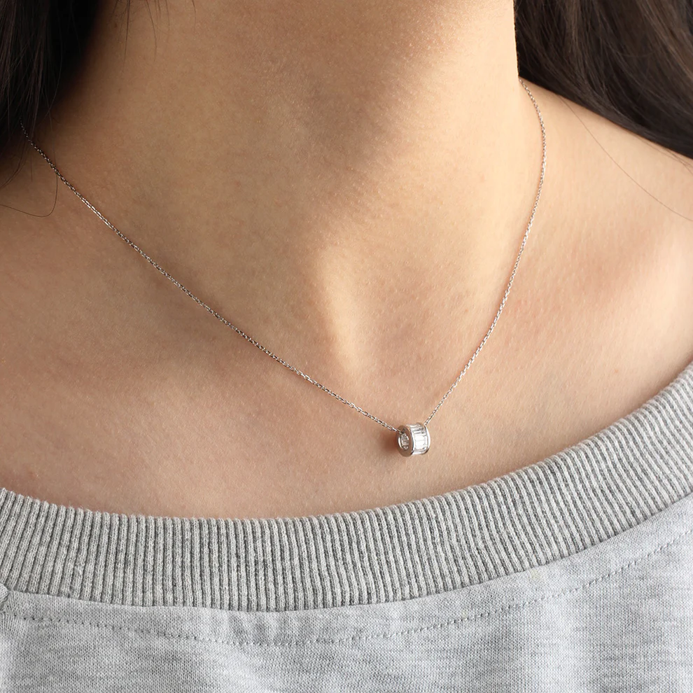 Affordable Luxury Jewelry 1 CT Lab Diamond Cylinder Tube Pendant Necklace
