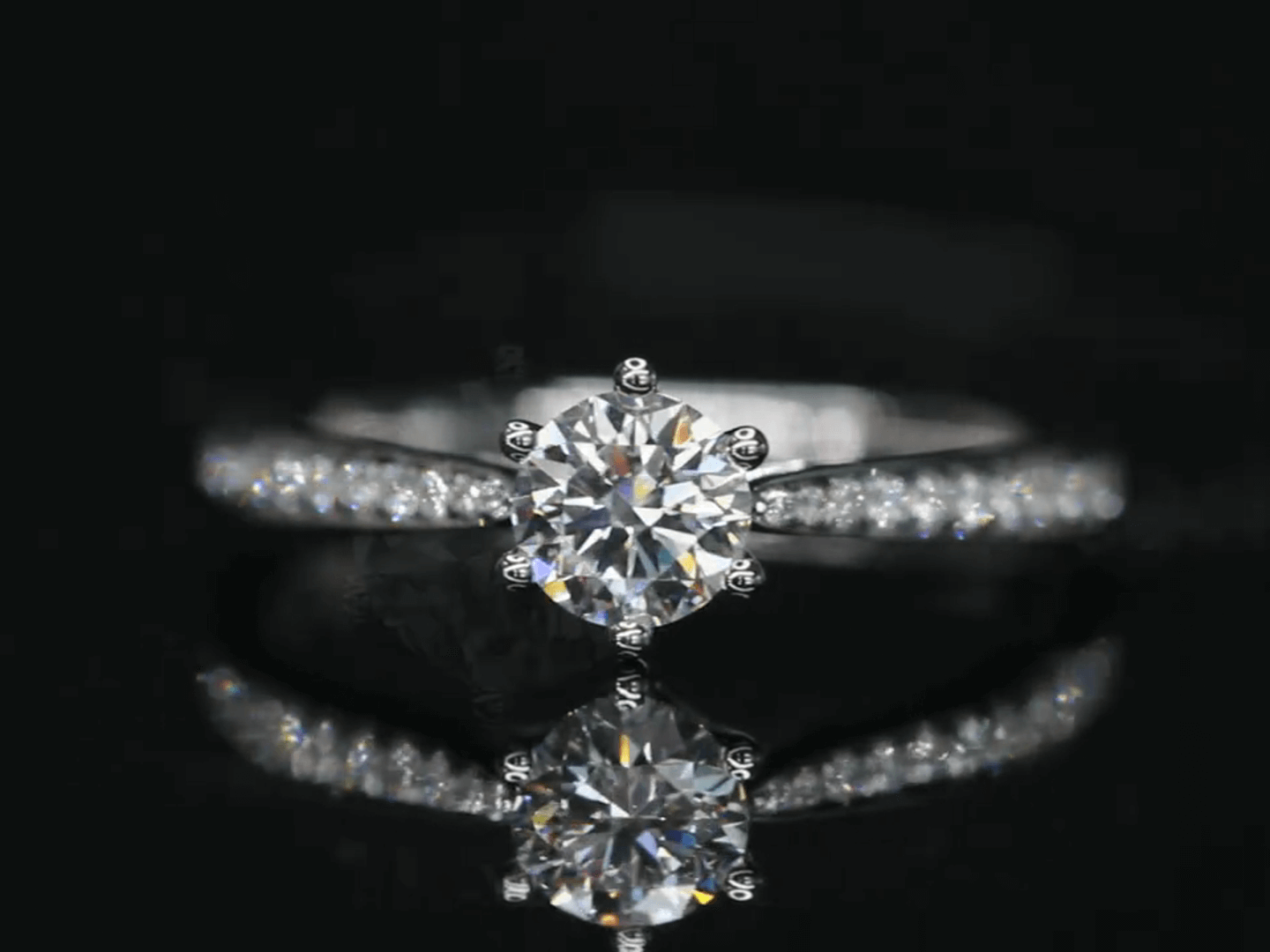 Affordable Luxury Jewelry Timeless 0.7ct Lab-Grown Diamond Ring in 18K Gold