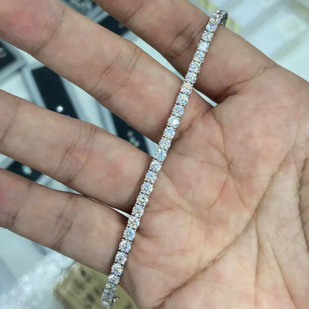 Affordable Luxury Jewelry Each 0.20-carat Round Lab-Grown Diamond Tennis Bracelet