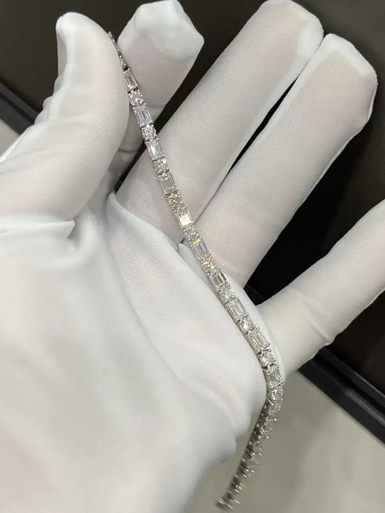 Affordable Luxury Jewelry Each 0.4-carat 0.18-carat Emerald-cut and Round Lab Grown Diamond Tennis Bracelet