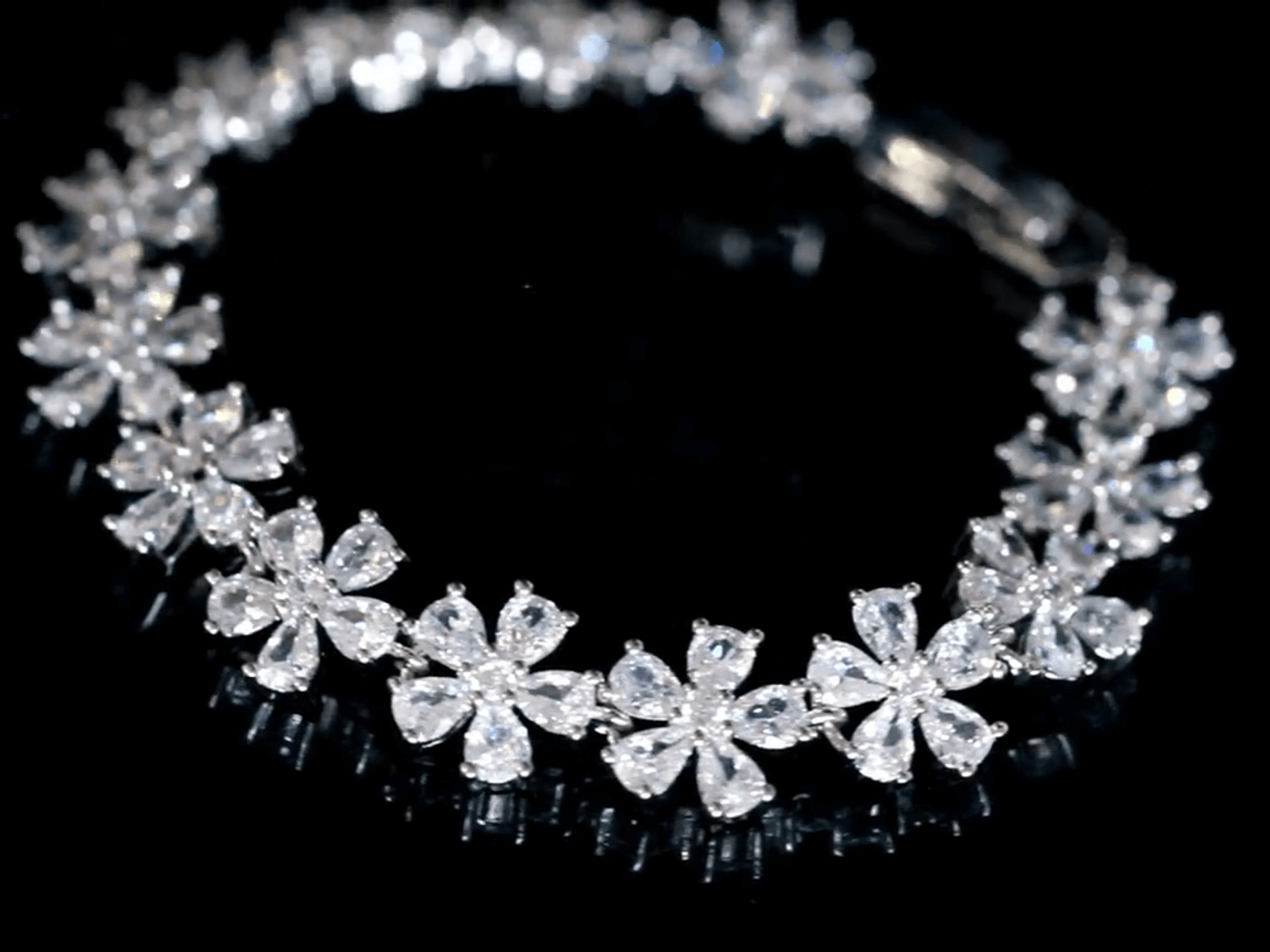Affordable Luxury Jewelry Floral Lab Diamond Bracelet 18K Gold