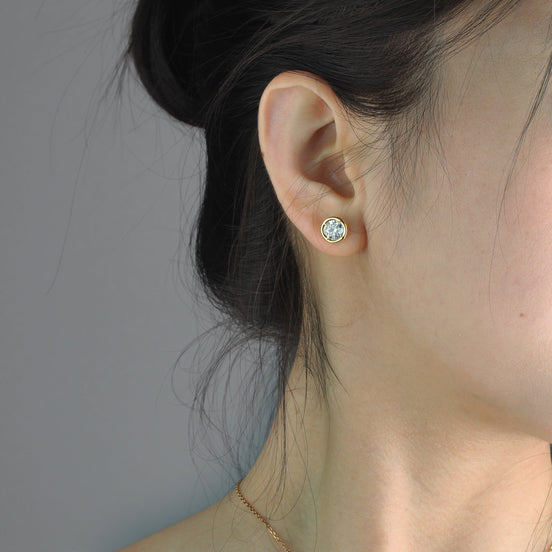 Nozbojewelry model with Lab-grown diamond earrings 18K Yellow Gold 2.01 CTW DEF VS