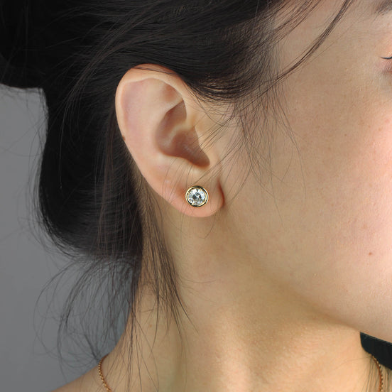 Nozbojewelry model with Lab-grown diamond earrings 18K Yellow Gold 2.01 CTW DEF VS 