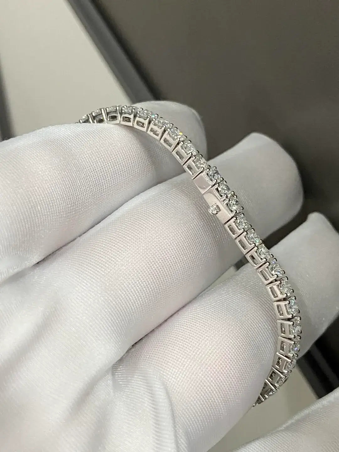 Affordable Luxury Jewelry Round Lab Grown Diamond Tennis Bracelet