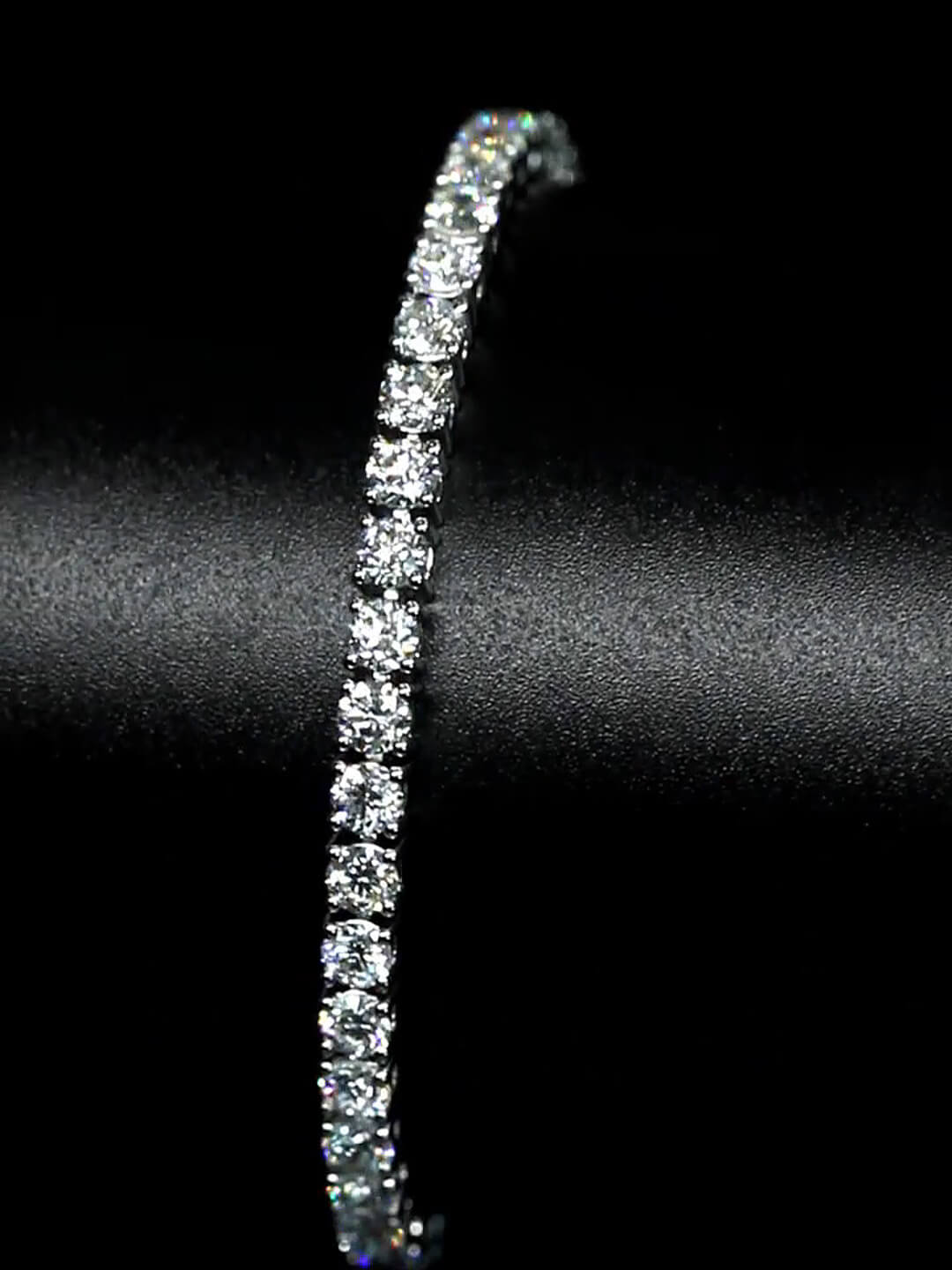 Affordable Luxury Jewelry Each 0.15-carat Round Lab-Grown Diamond Tennis Bracelet 18K Gold