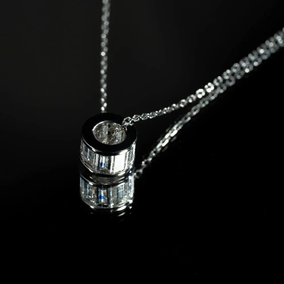 Affordable Luxury Jewelry 1 CT Lab Diamond Cylinder Tube Pendant Necklace